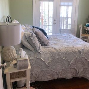 Selling Anthropologie Rivulets quilt with 2 shams